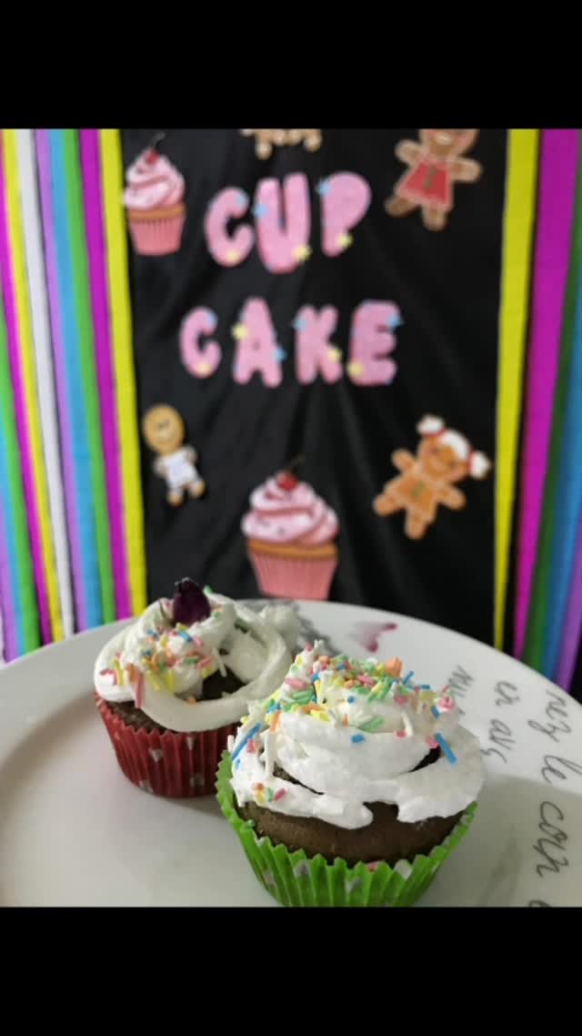 Cupcake atölyesinde çocukların hazırladığı kekler